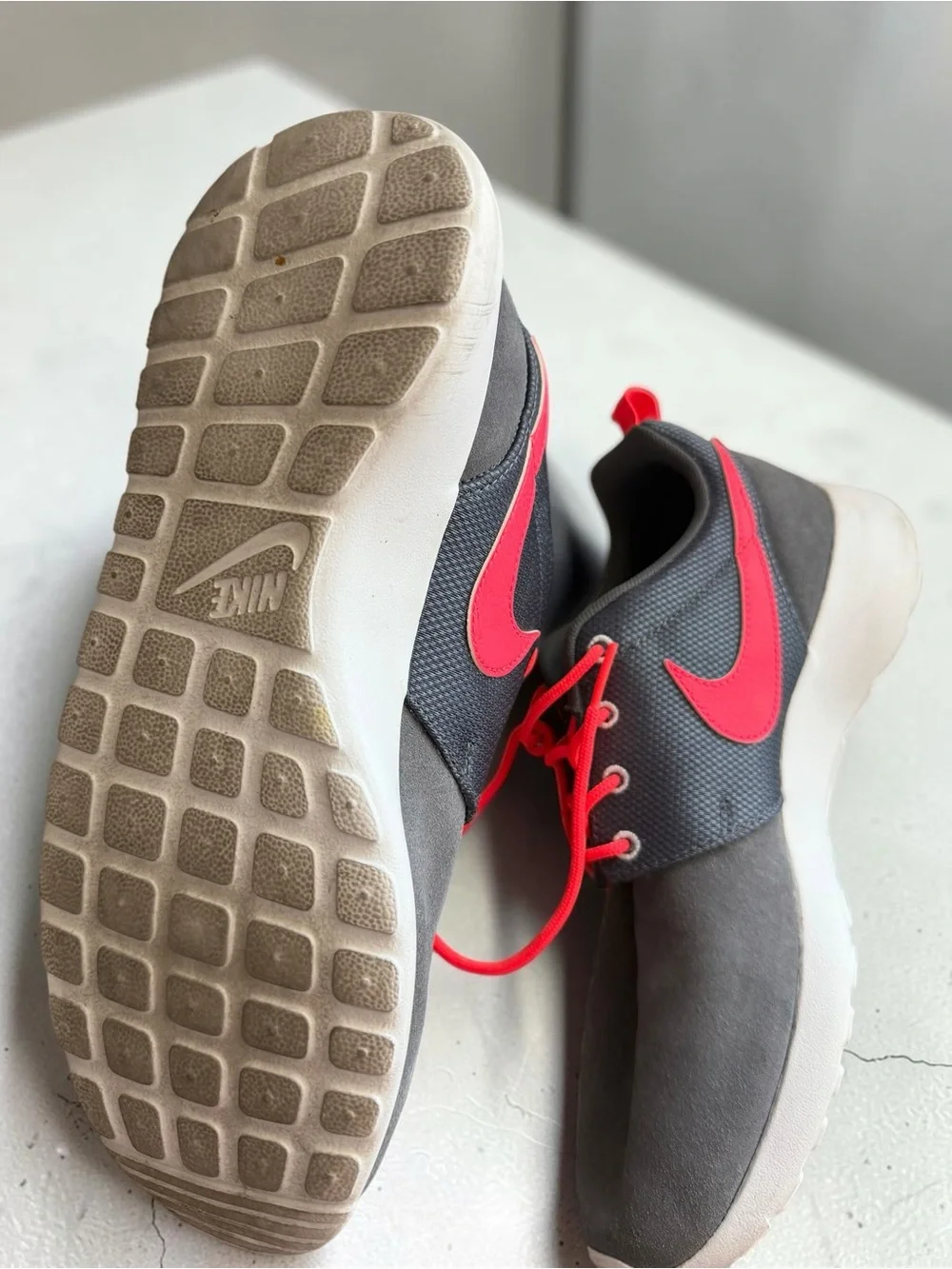 Nike - Roshe - Kids Size 7- Charcoal Gray Sneakers with Neon Swoosh